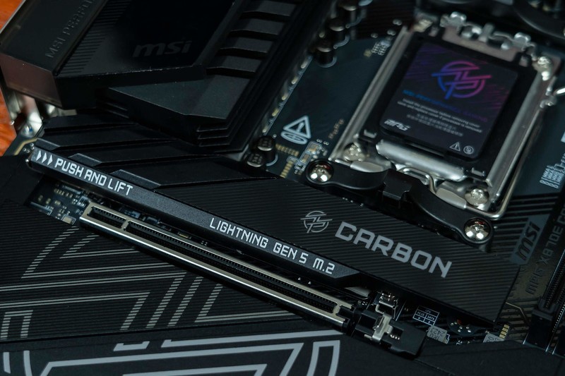 9800X3D的黄金搭档，CPU内存一键超频，微星MPG X870E 暗黑主板体验