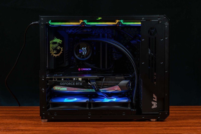 9800X3D的黄金搭档，CPU内存一键超频，微星MPG X870E 暗黑主板体验