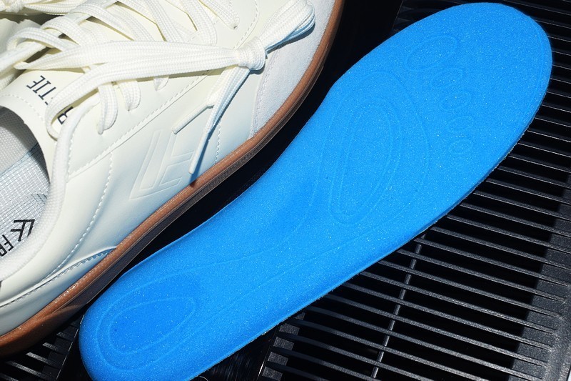 复古感和实用性并存 FREE TIE德比训练鞋