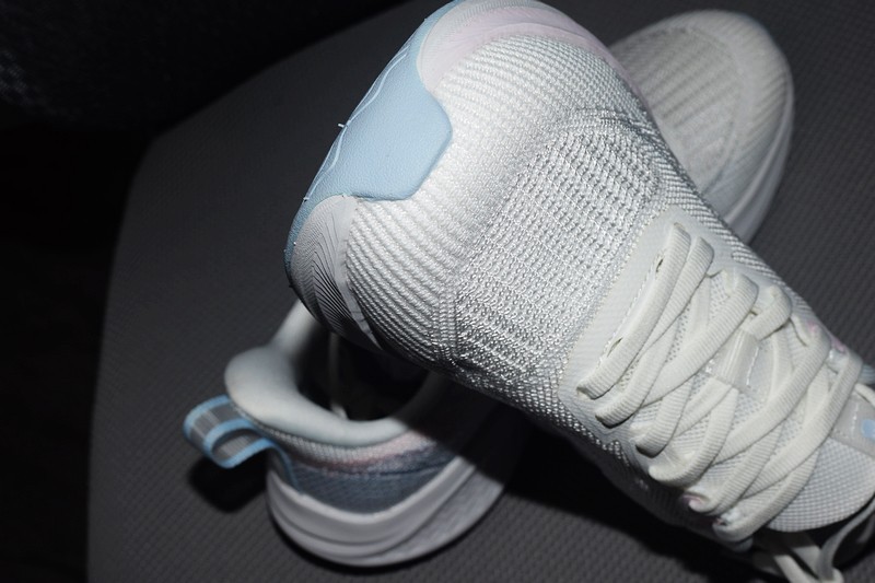 舒适性、实用性与时尚感的跑步鞋 FREE TIE云跃慢跑鞋