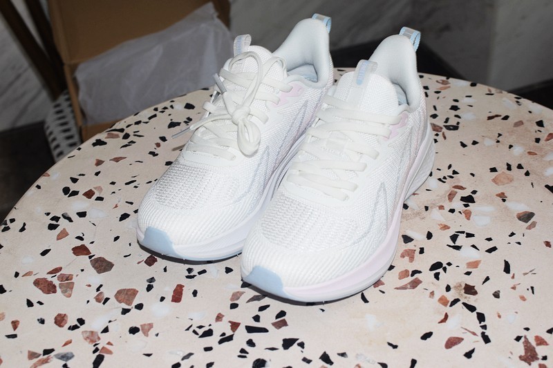 舒适性、实用性与时尚感的跑步鞋 FREE TIE云跃慢跑鞋