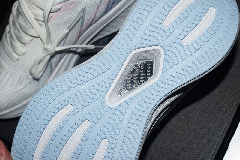 舒适性、实用性与时尚感的跑步鞋 FREE TIE云跃慢跑鞋