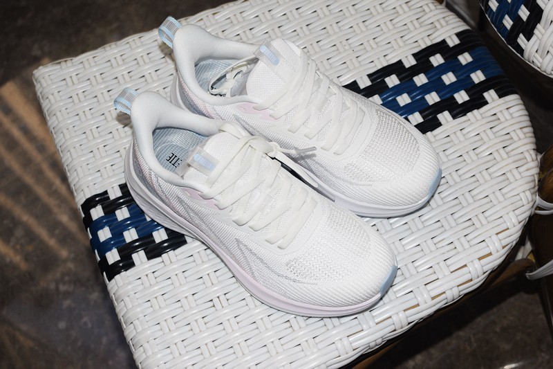 舒适性、实用性与时尚感的跑步鞋 FREE TIE云跃慢跑鞋