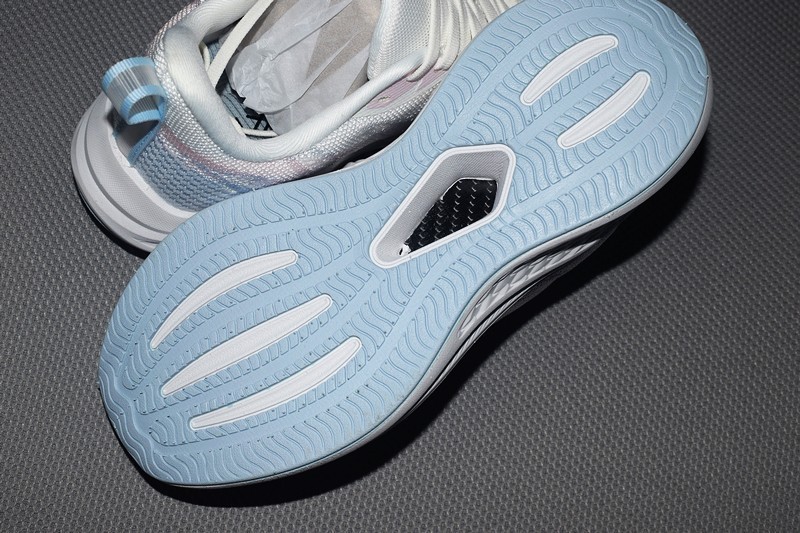 舒适性、实用性与时尚感的跑步鞋 FREE TIE云跃慢跑鞋