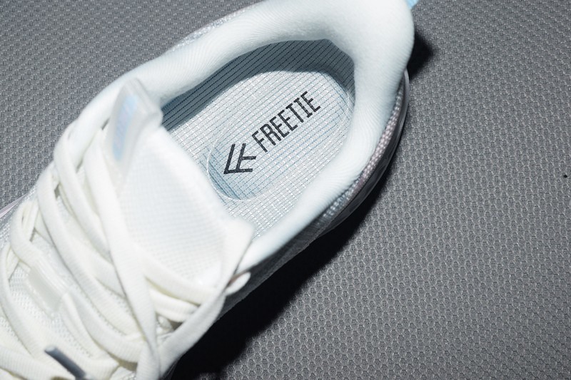 舒适性、实用性与时尚感的跑步鞋 FREE TIE云跃慢跑鞋