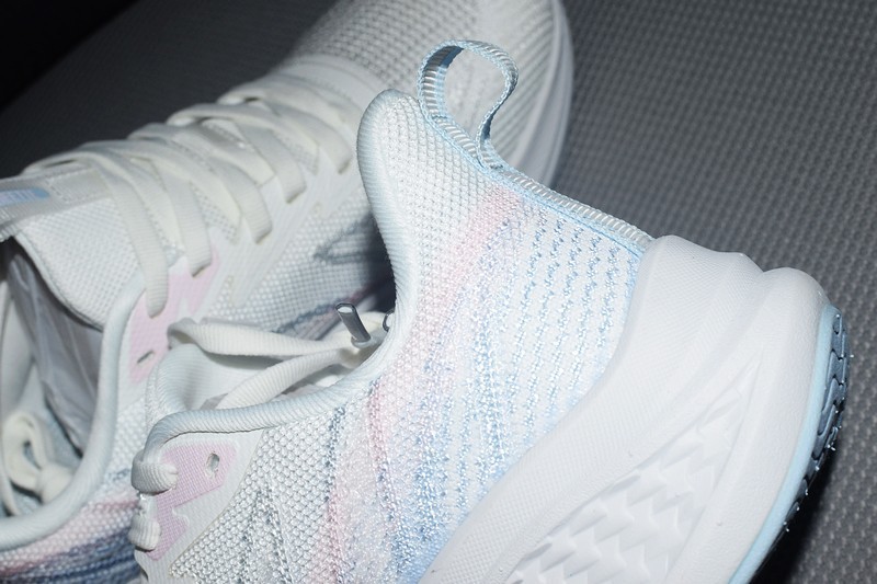 舒适性、实用性与时尚感的跑步鞋 FREE TIE云跃慢跑鞋