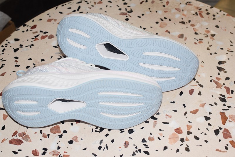 舒适性、实用性与时尚感的跑步鞋 FREE TIE云跃慢跑鞋