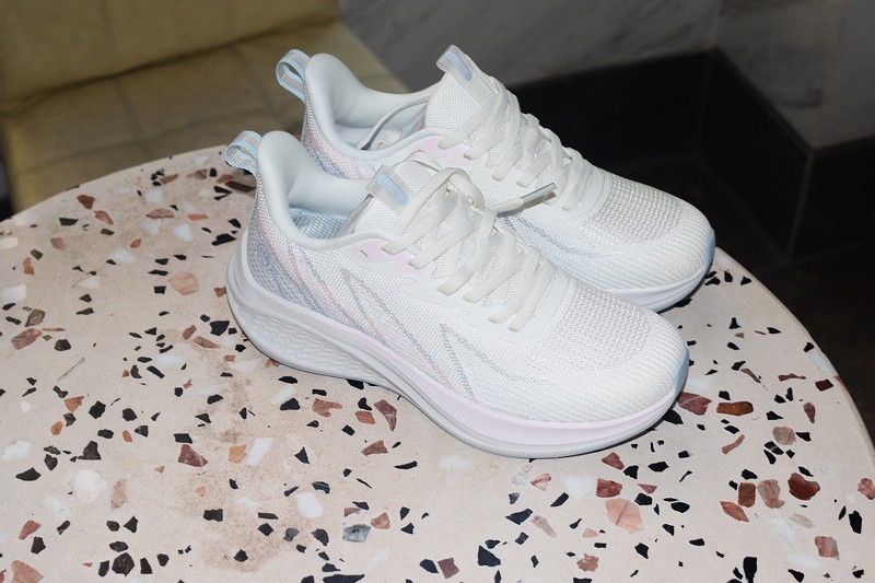 舒适性、实用性与时尚感的跑步鞋 FREE TIE云跃慢跑鞋