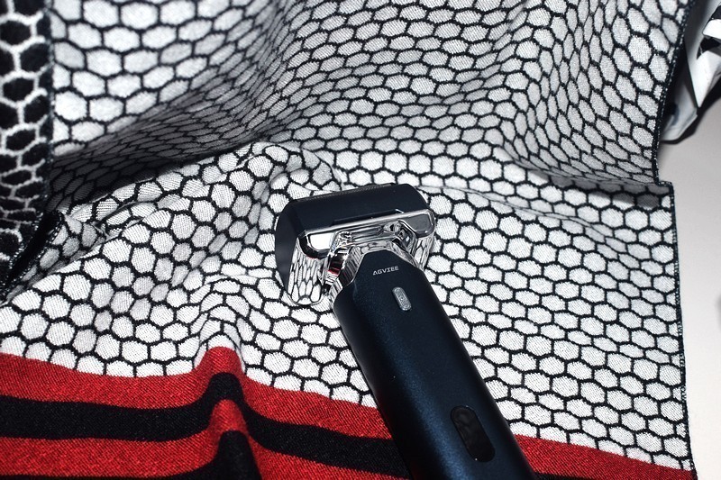 剃须“净”界新定义！未野MRX测评 21000转超高转速 快速剃净0残留