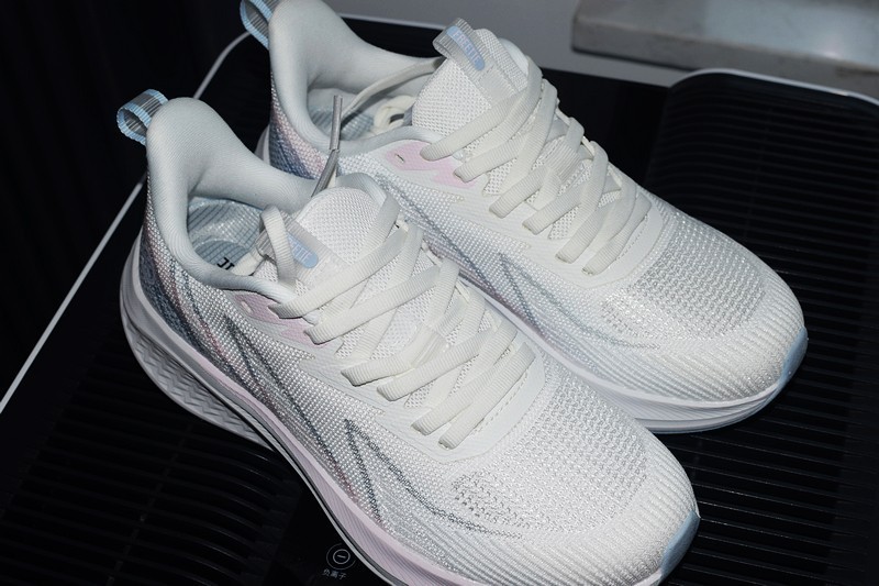 舒适与性能的完美结合 FREE TIE云跃慢跑鞋