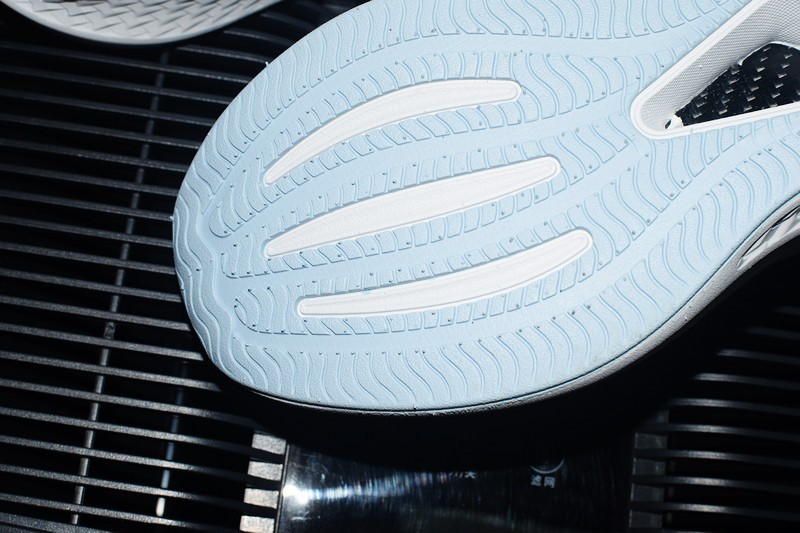 舒适与性能的完美结合 FREE TIE云跃慢跑鞋