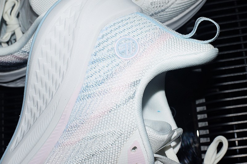 舒适与性能的完美结合 FREE TIE云跃慢跑鞋