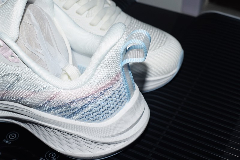 舒适与性能的完美结合 FREE TIE云跃慢跑鞋