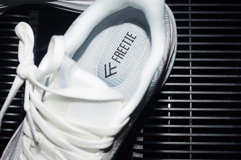 舒适与性能的完美结合 FREE TIE云跃慢跑鞋