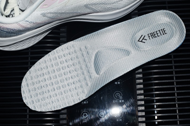 舒适与性能的完美结合 FREE TIE云跃慢跑鞋