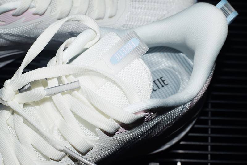 舒适与性能的完美结合 FREE TIE云跃慢跑鞋