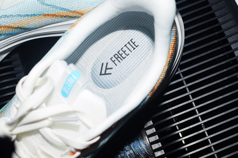 运动与舒适并行，FREE TIE云跃慢跑鞋 畅享每一步