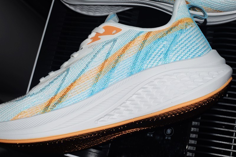 运动与舒适并行，FREE TIE云跃慢跑鞋 畅享每一步