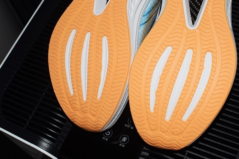 运动与舒适并行，FREE TIE云跃慢跑鞋 畅享每一步