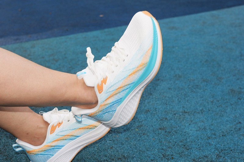 运动与舒适并行，FREE TIE云跃慢跑鞋 畅享每一步