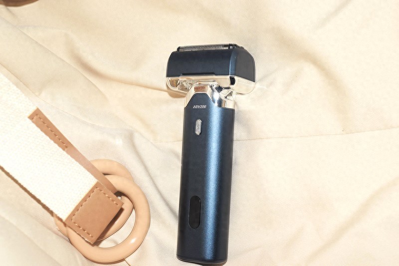 无死角净剃！未野MRX剃须刀测评：五刀头设计 让胡须再无藏匿之地