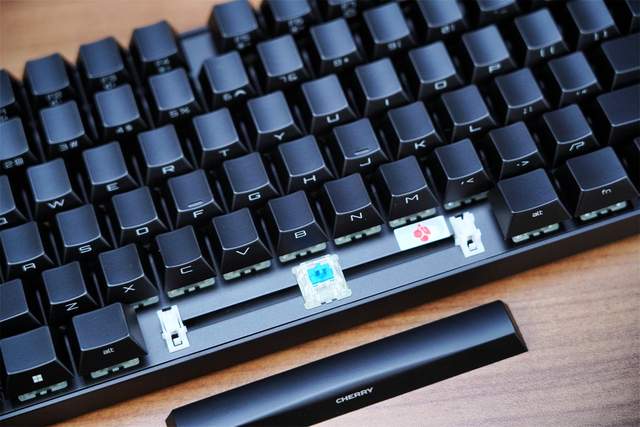 CHERRY 旗舰套装分享，MX8.2 +MC8.1你不得不入的电竞外设！