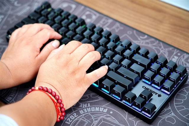 CHERRY 旗舰套装分享，MX8.2 +MC8.1你不得不入的电竞外设！