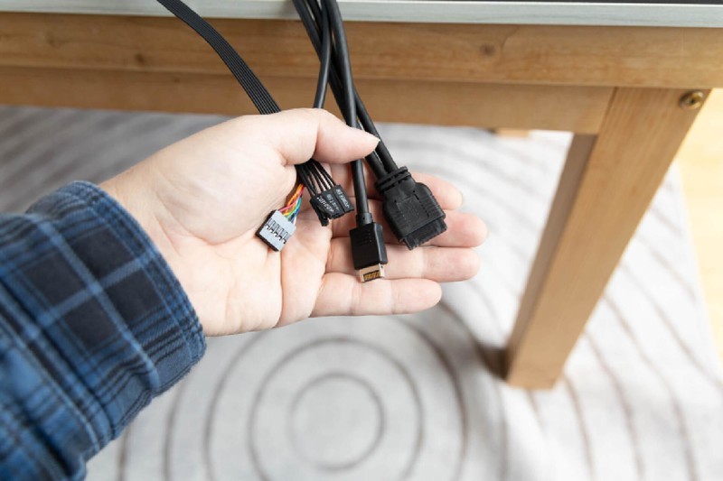 配置全面，优化合理，微星刀锋100R中塔机箱使用体验