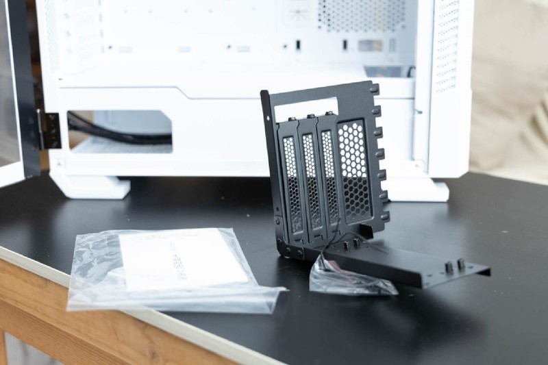 配置全面，优化合理，微星刀锋100R中塔机箱使用体验