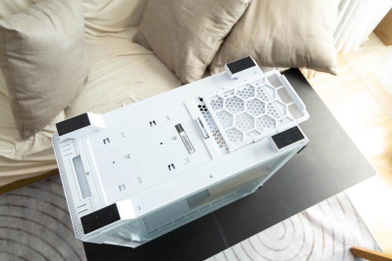 配置全面，优化合理，微星刀锋100R中塔机箱使用体验