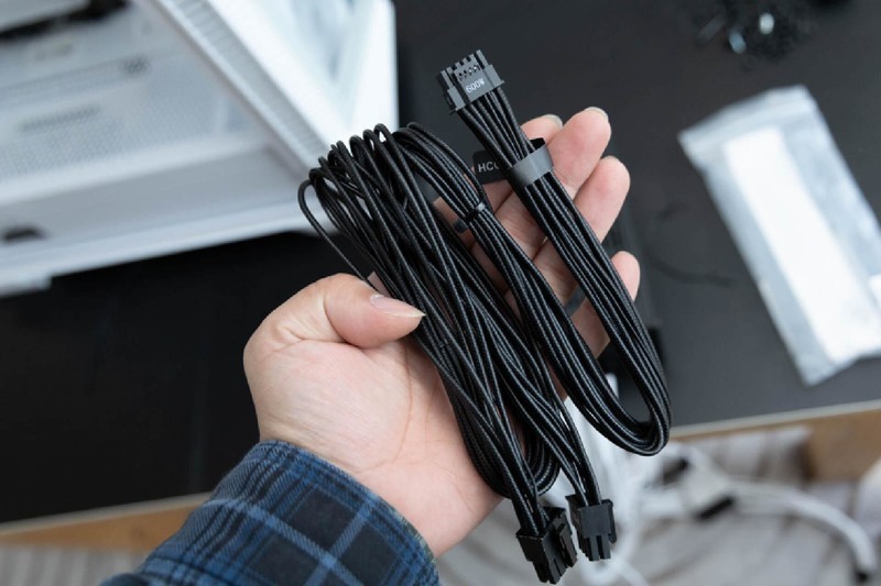 配置全面，优化合理，微星刀锋100R中塔机箱使用体验