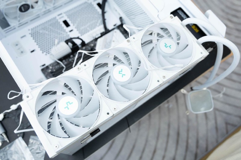 配置全面，优化合理，微星刀锋100R中塔机箱使用体验