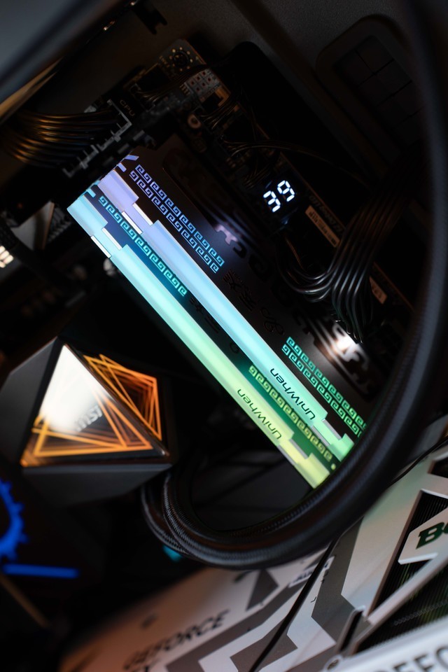 Z890轻松超频8000MHz，紫光国芯云彣DDR5 7200墨云藏境内存体验分享