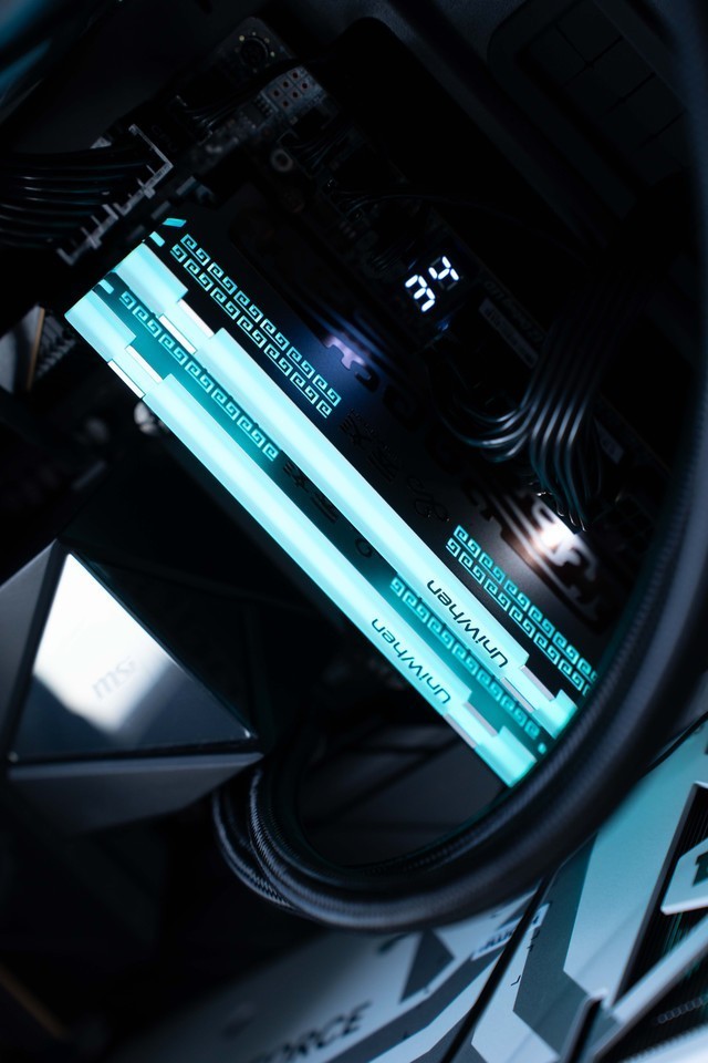 Z890轻松超频8000MHz，紫光国芯云彣DDR5 7200墨云藏境内存体验分享