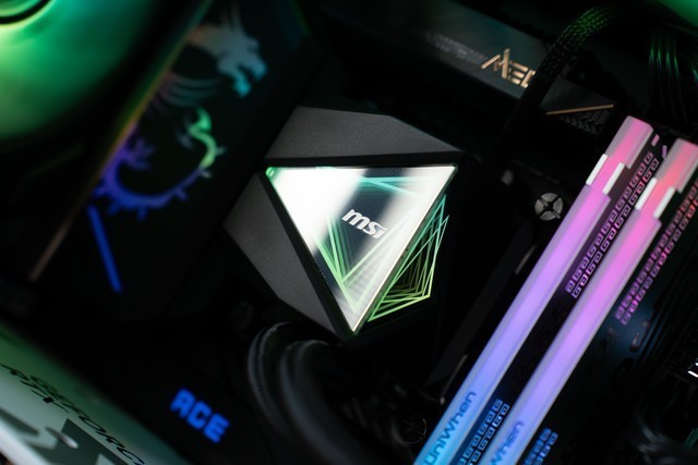 Z890轻松超频8000MHz，紫光国芯云彣DDR5 7200墨云藏境内存体验分享