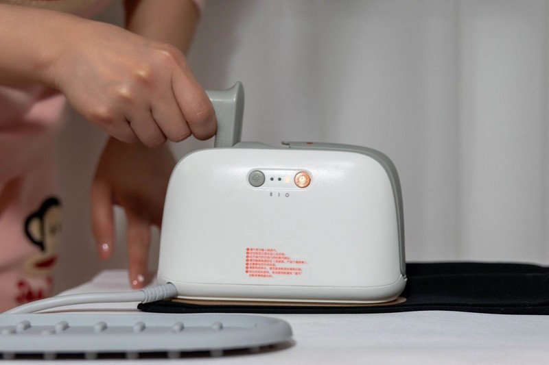 七彩叮当蒸汽熨烫机，让你压箱底的衣服重焕光彩