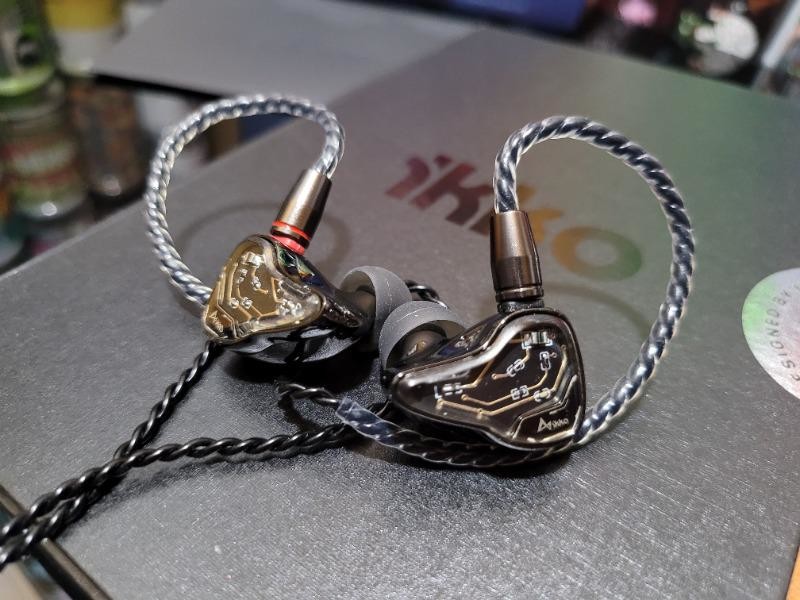 玩出新花样儿！光敏变色玻璃面板圈铁耳机iKKO OH10S体验