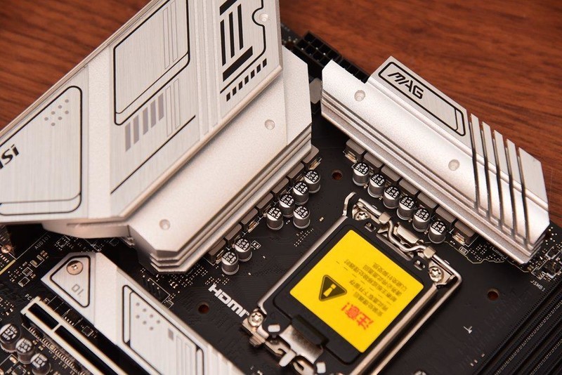 新一代“卷王”！实战枭鲸审判者DDR5内存 5600 32G内存超频！