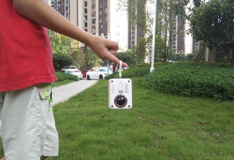 品胜小相机：旅途中不可或缺的时尚充电伴侣