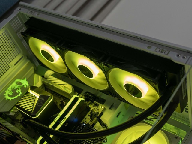 毕业级27英寸4K@240Hz显示器，微星MPG 272URX QD-OLED晒单