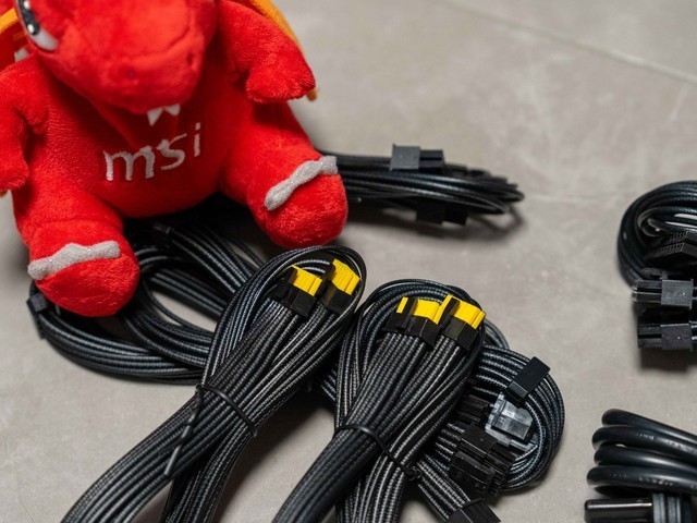 毕业级27英寸4K@240Hz显示器，微星MPG 272URX QD-OLED晒单