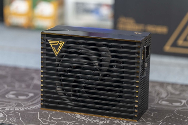 微星 MEG Ai1600T PCIE5 电源评测：高端玩家的新宠儿