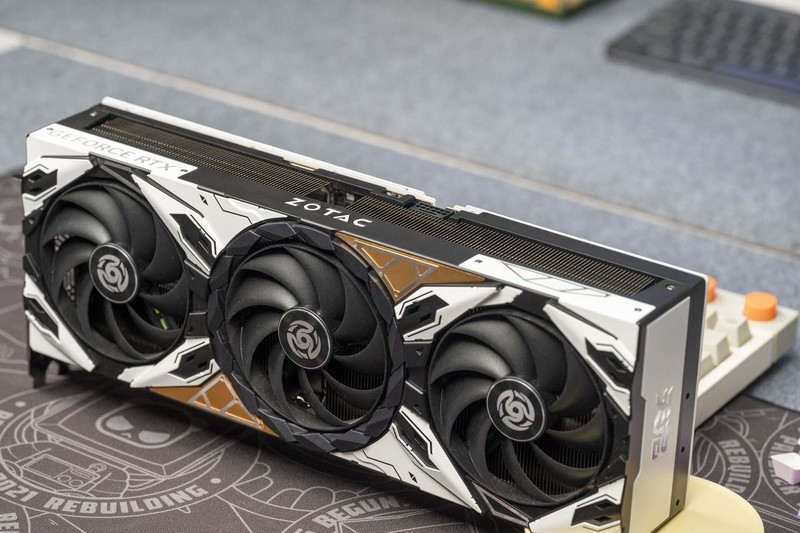 微星 MEG Ai1600T PCIE5 电源评测：高端玩家的新宠儿