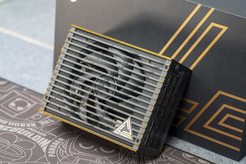 微星 MEG Ai1600T PCIE5 电源评测：高端玩家的新宠儿