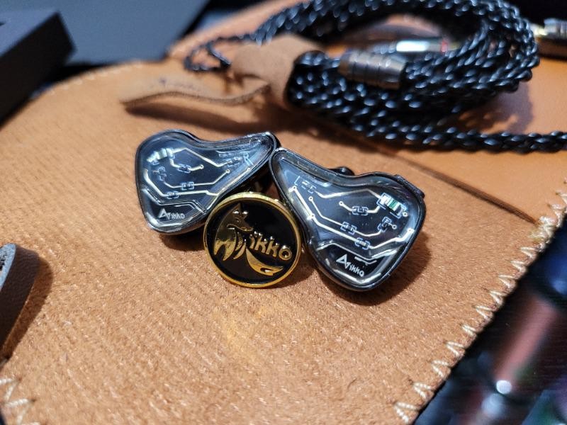 玩出新花样儿！光敏变色玻璃面板圈铁耳机iKKO OH10S体验