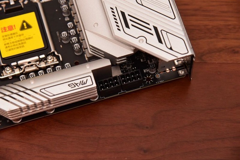 新一代“卷王”！实战枭鲸审判者DDR5内存 5600 32G内存超频！