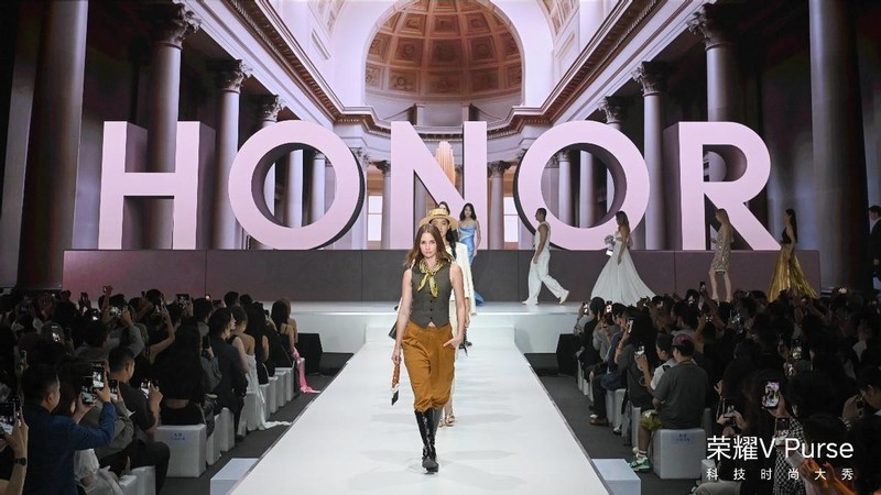 科技X时尚，荣耀V Purse 用想象力塑造折叠屏新潮流