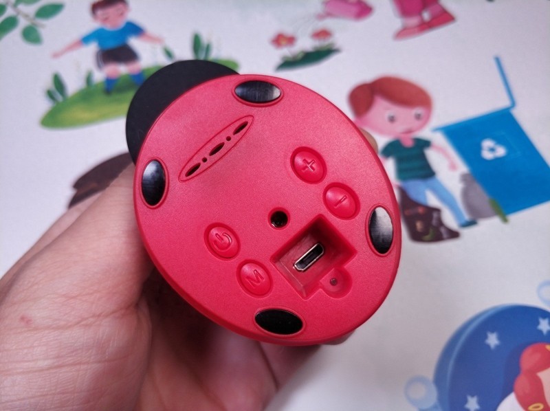 小巧精致惹人爱，孩子早教好玩伴：背呀启蒙认读机