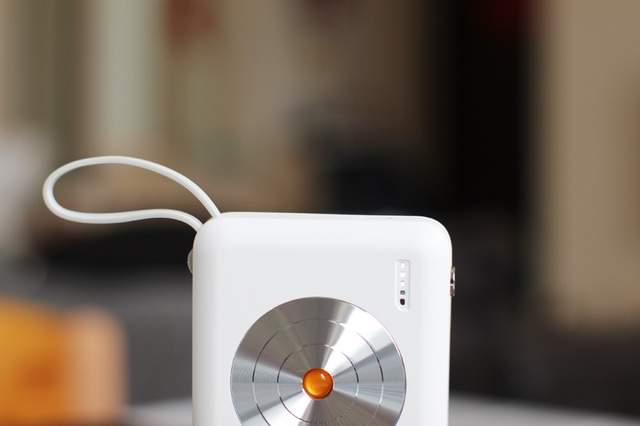 有线无线二合一，西圣磁吸移动电源上手体验