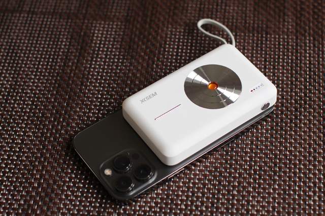 有线无线二合一，西圣磁吸移动电源上手体验